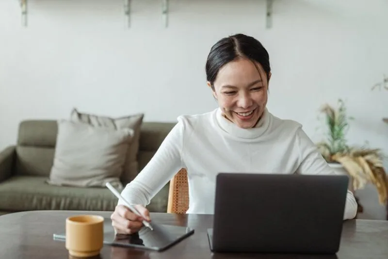 Freelancer phù hợp với người chủ động, tự học tốt và chịu được áp lực thu nhập không ổn định