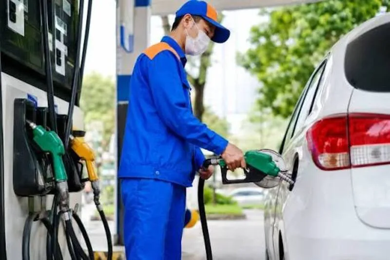 Theo dõi giá xăng dầu mỗi ngày giúp người dân, tài xế và doanh nghiệp chủ động hơn trong kế hoạch chi tiêu, vận chuyển và kinh doanh.