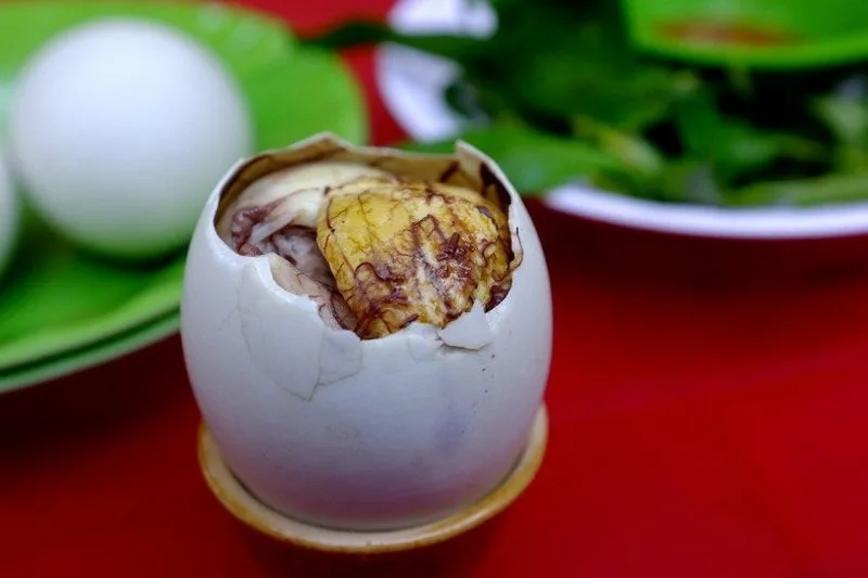 an trung vit lon co tot khong